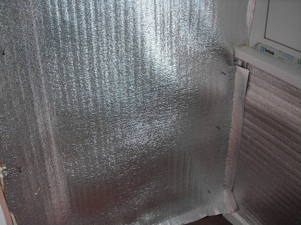 Как утеплить стену в квартире изнутри если она холодная своими руками: инструкция