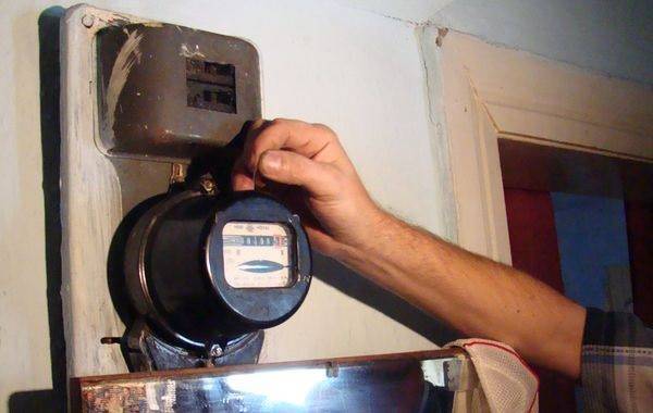 Какой штраф за отсутствие счетчика электроэнергии — наказание за воровство электричества магнитом на счетчике и снятие пломбы