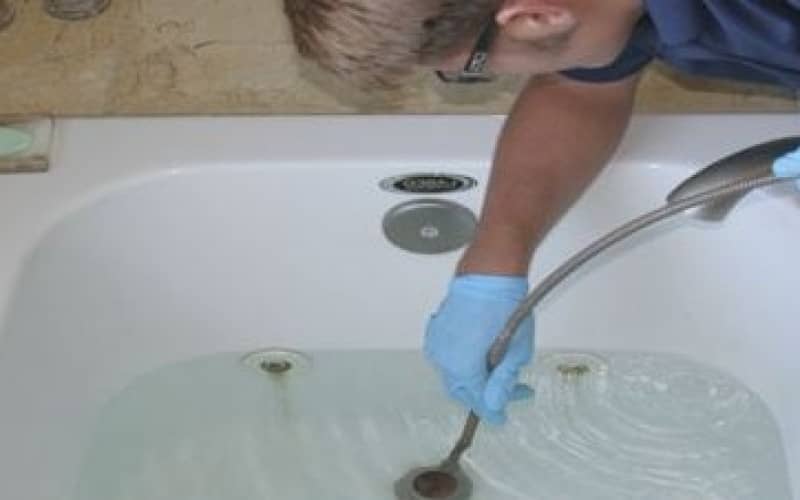 Засор в ванной – как его устранить собственными силами