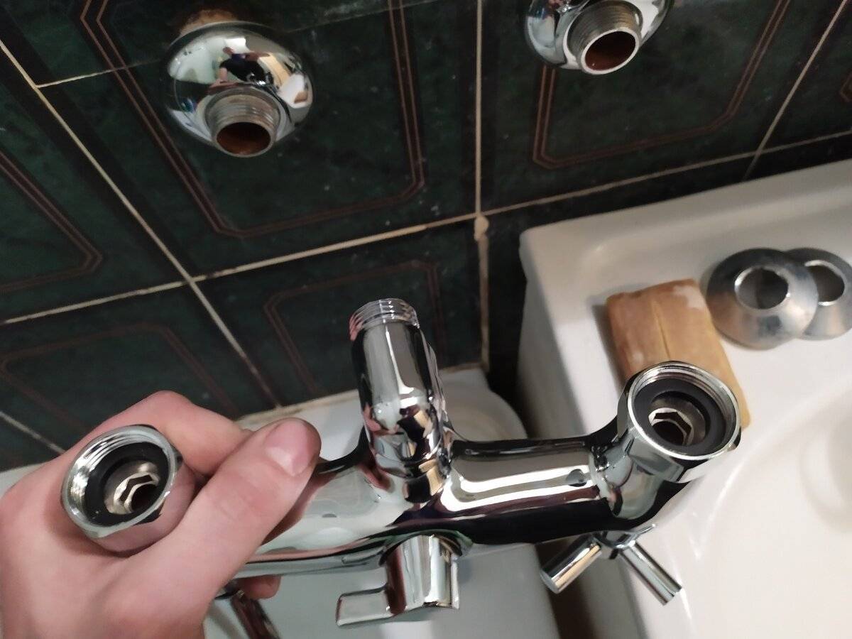 Как поменять смеситель в ванной своими руками: фото инструкция и видео