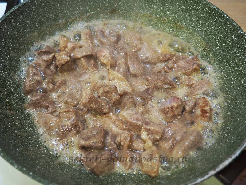 Гуляш из говядины с подливкой — готовим,чтобы мясо было мягким